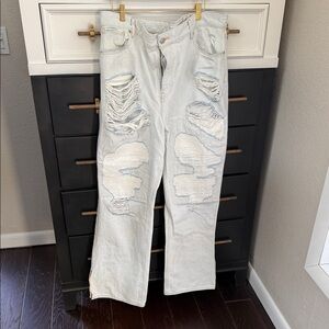 Good American Light Wash Distressed Khloe Jean